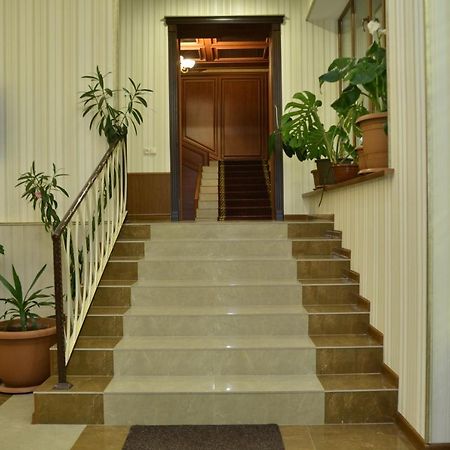 Khrchit Hotel Martuni Bagian luar foto