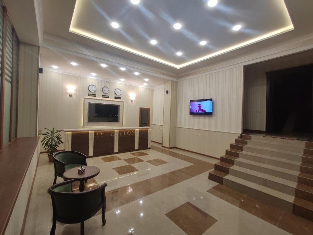 Khrchit Hotel Martuni Bagian luar foto