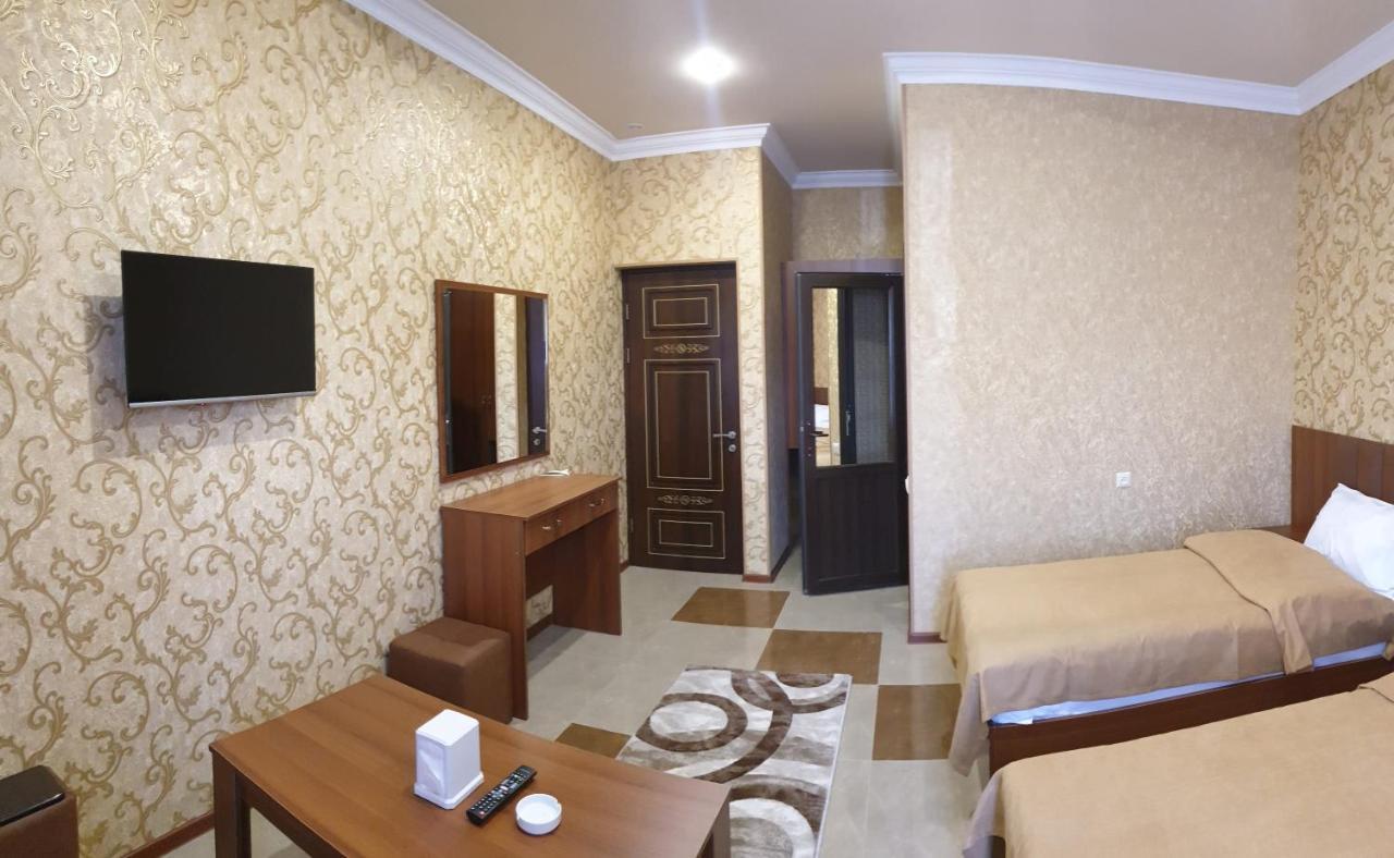 Khrchit Hotel Martuni Bagian luar foto