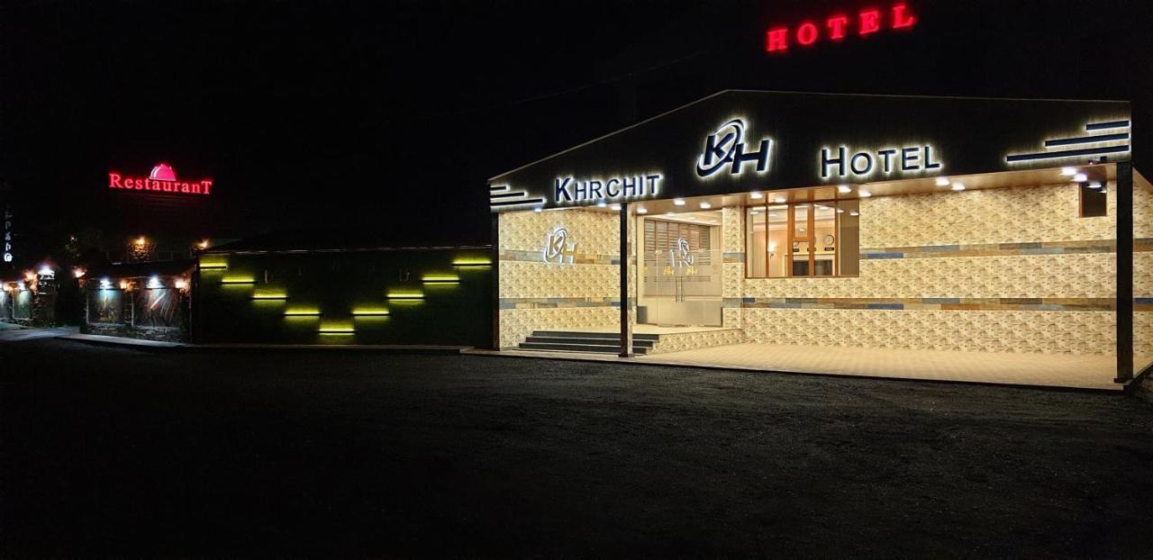 Khrchit Hotel Martuni Bagian luar foto