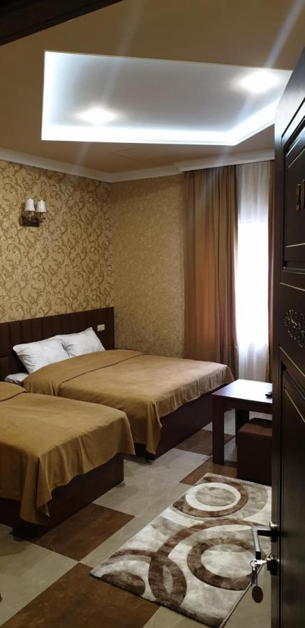 Khrchit Hotel Martuni Bagian luar foto