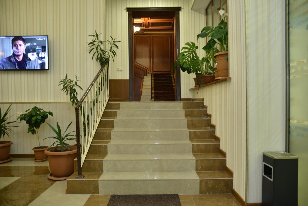 Khrchit Hotel Martuni Bagian luar foto