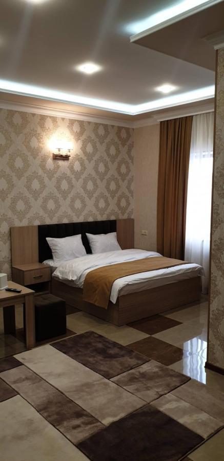 Khrchit Hotel Martuni Bagian luar foto
