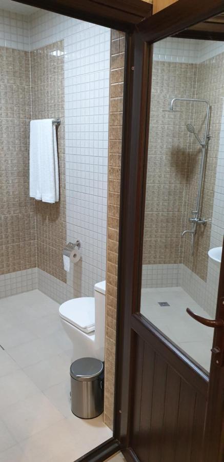Khrchit Hotel Martuni Bagian luar foto