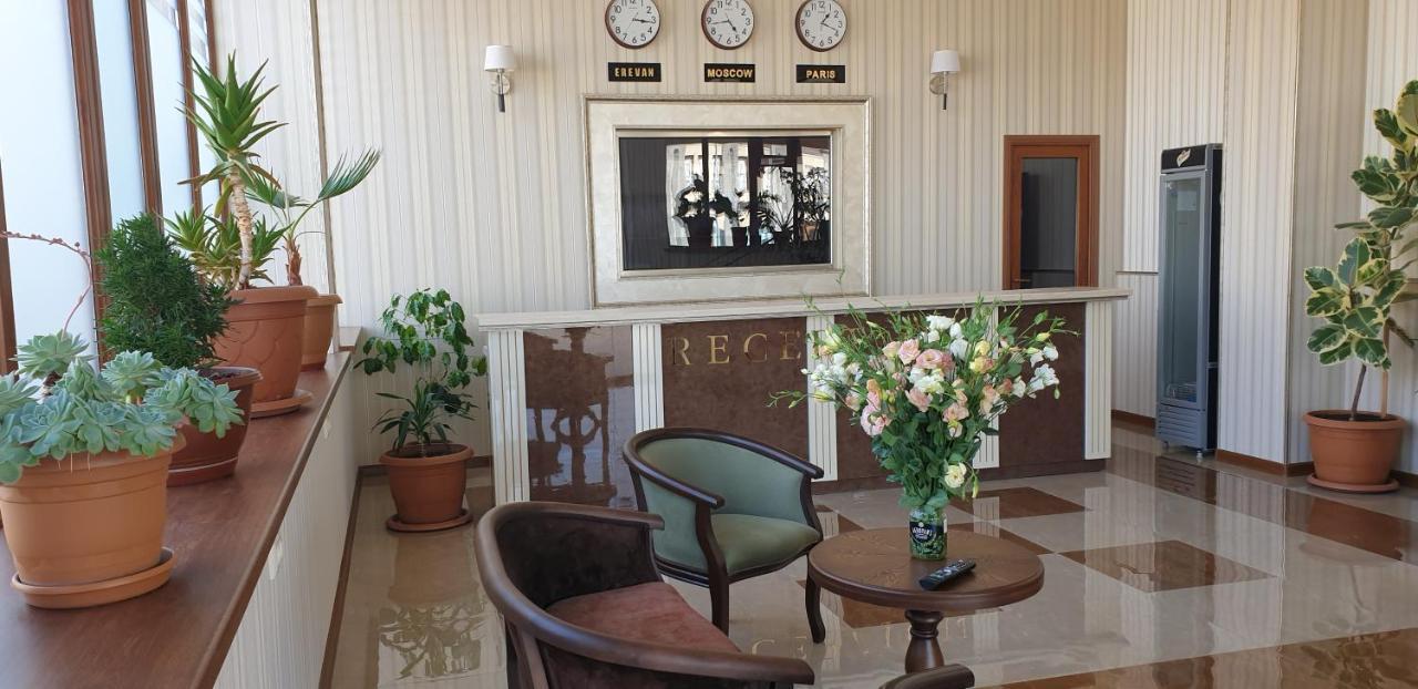 Khrchit Hotel Martuni Bagian luar foto